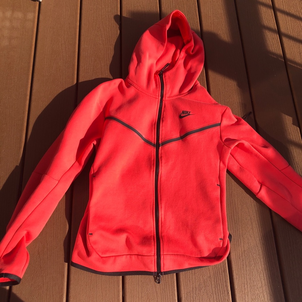 Gym Red Nike Tech- Size S